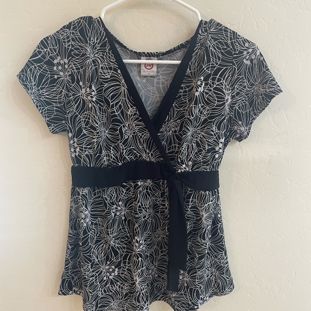 Dressy maternity shirt size medium new